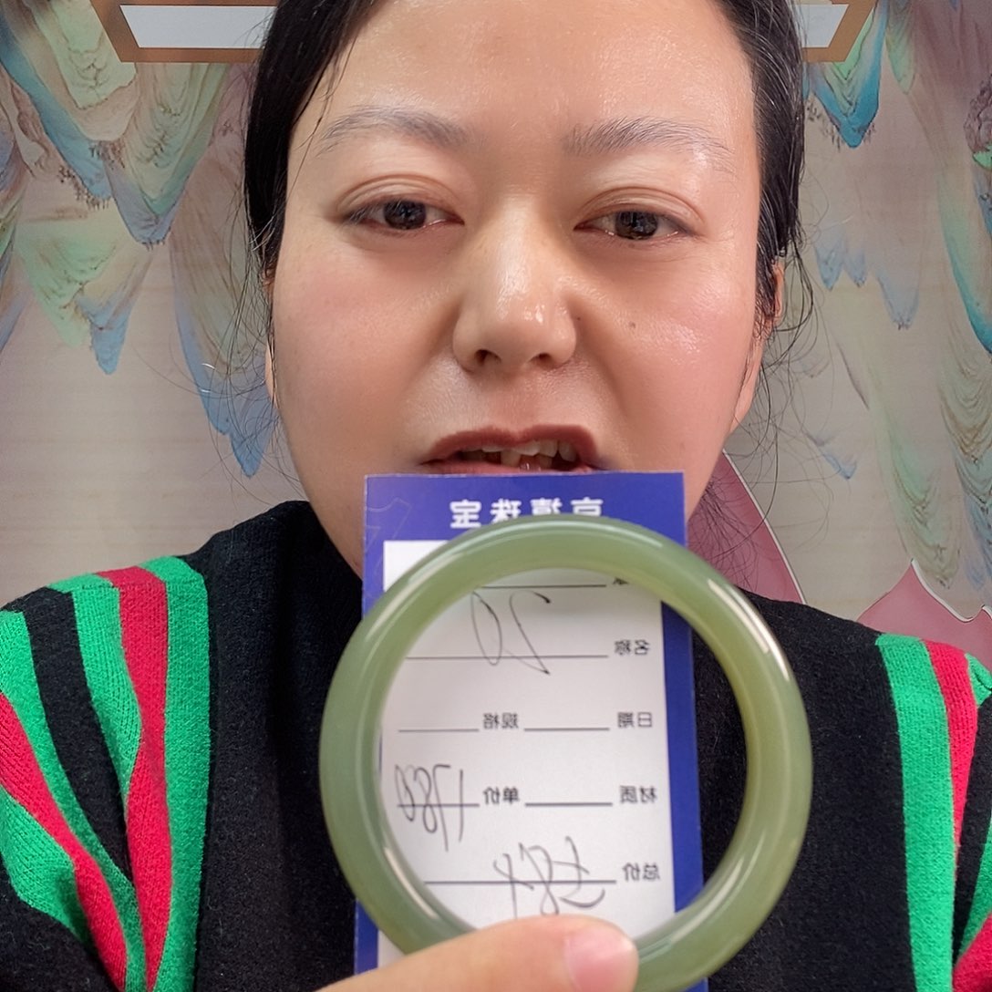 和田玉手镯未镶嵌杨*萍