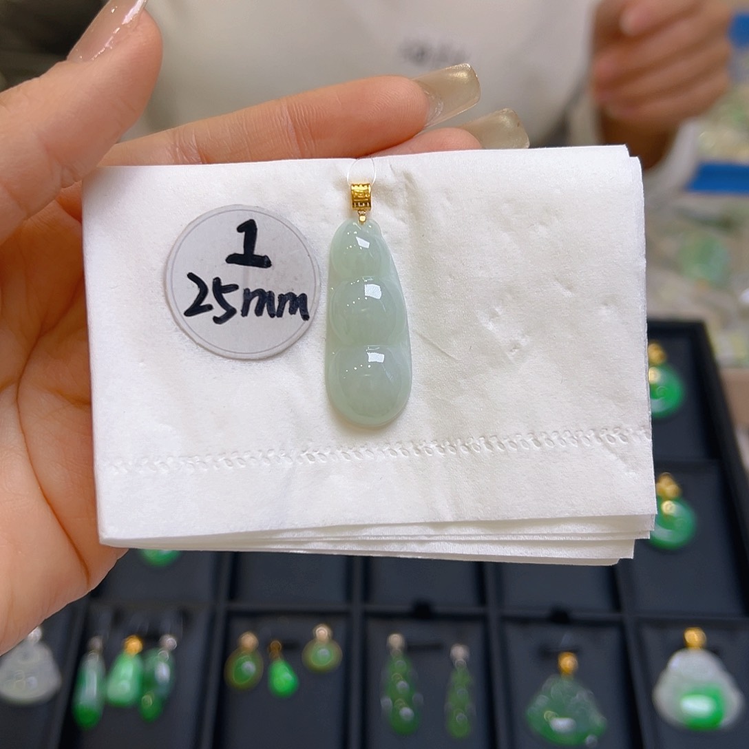 翡翠颈饰18K金镶嵌翡翠