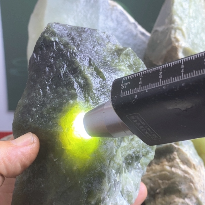 蛇纹石玉珠宝岫玉原石未镶嵌