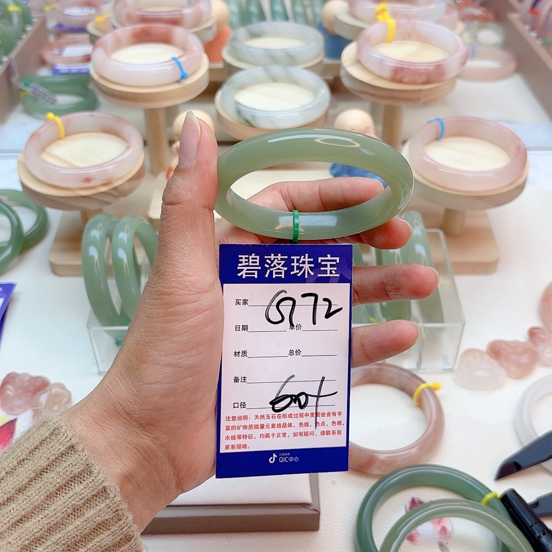 石英质玉手镯未镶嵌微*