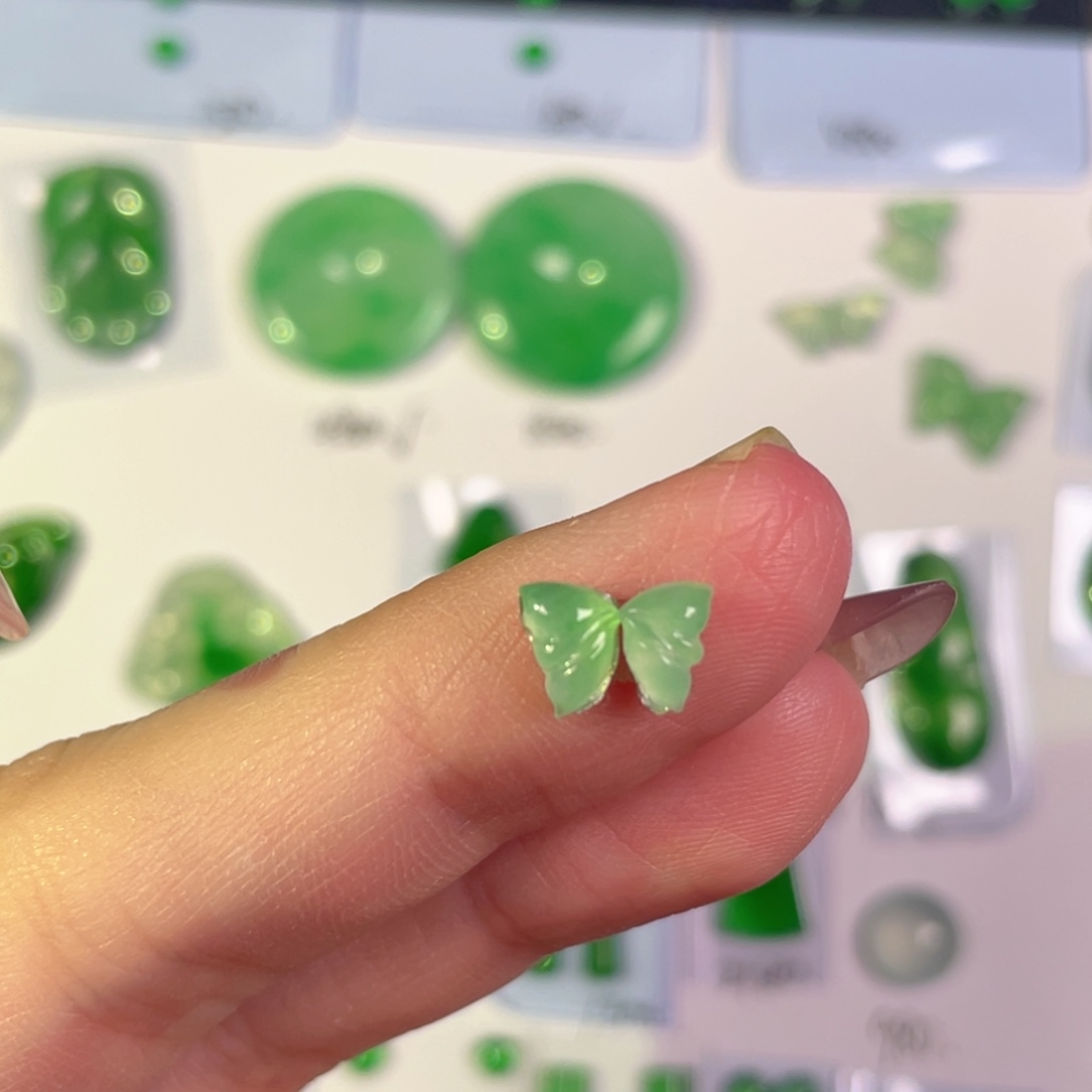 翡翠未镶嵌颈饰裸石