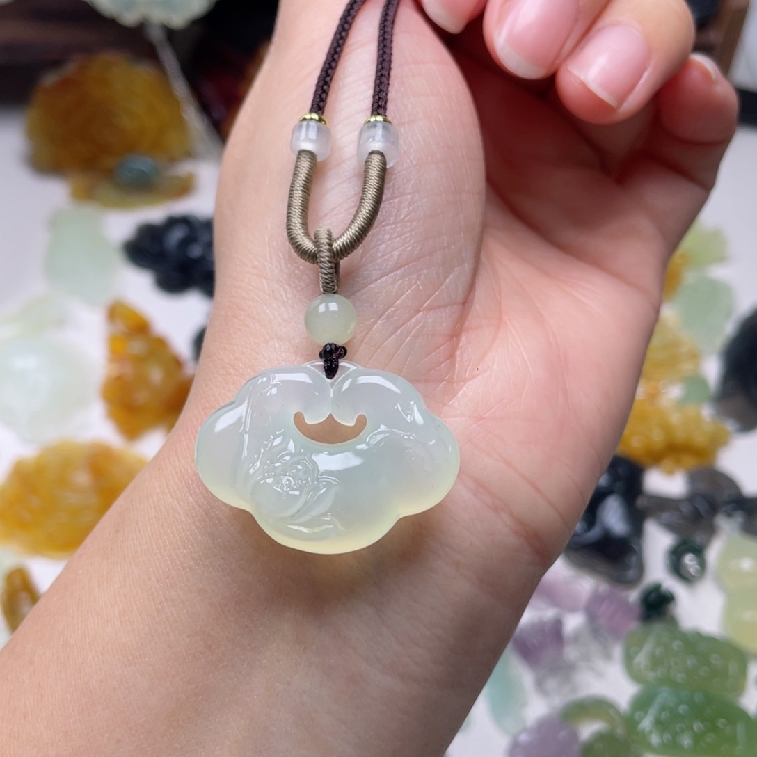 蛇纹石玉颈饰未镶嵌