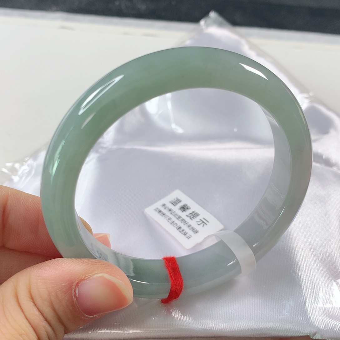 翡翠手镯未镶嵌①③⑨