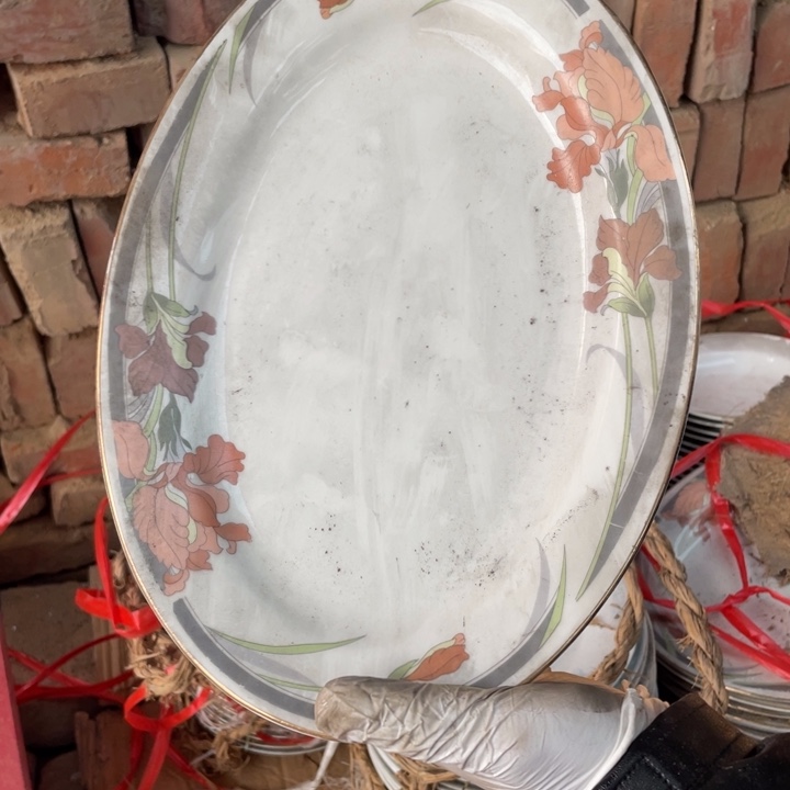 其他盘子碗砂锅都有