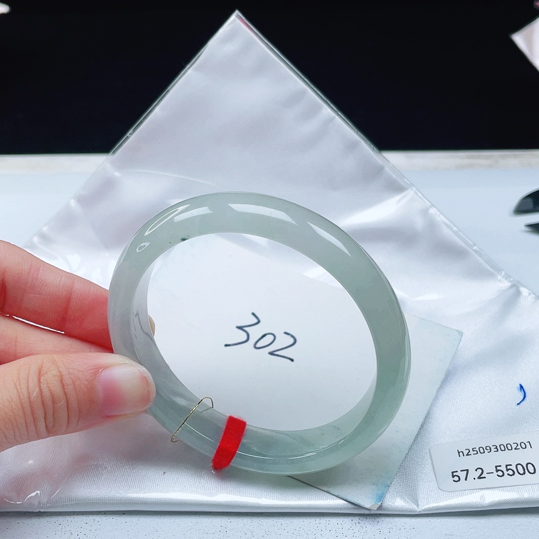 翡翠未镶嵌手镯57+贵妃