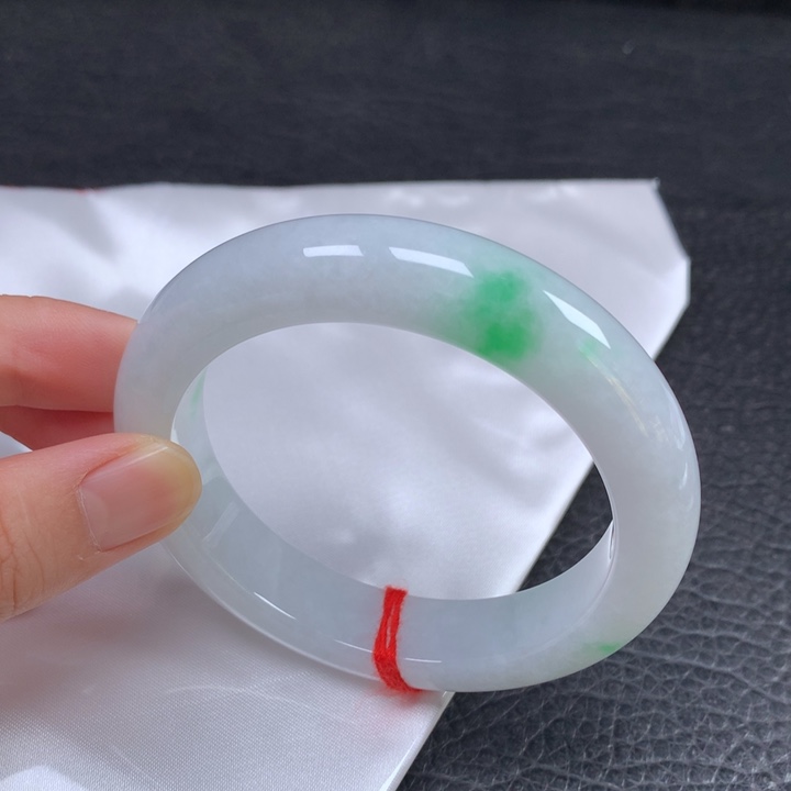 翡翠未镶嵌手镯  