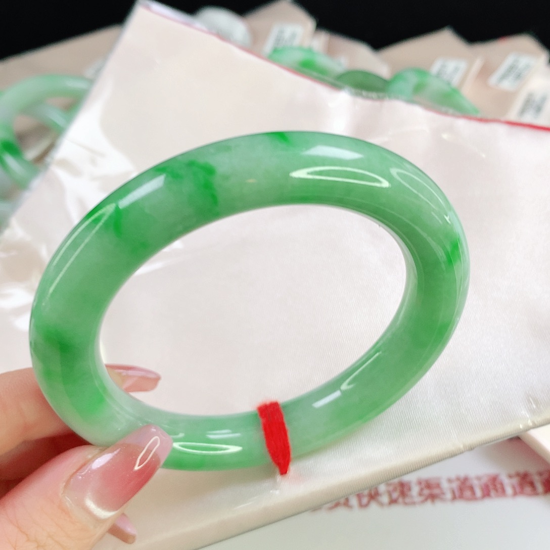 翡翠手镯未镶嵌196翡翠