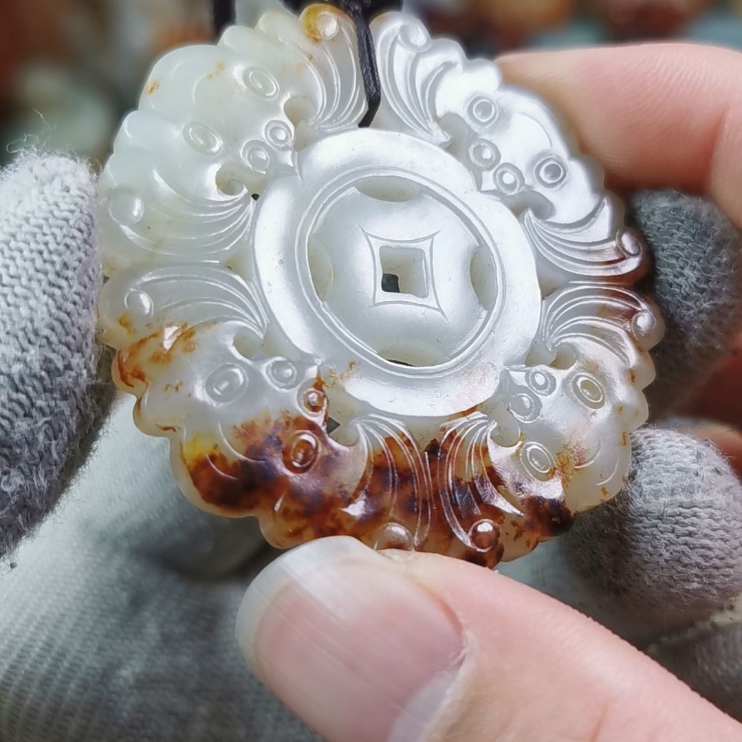 和田玉（糖玉）车挂未镶嵌居*斋