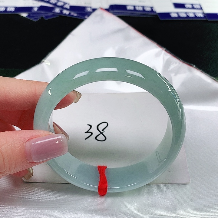 翡翠手镯未镶嵌翡翠手镯未镶嵌