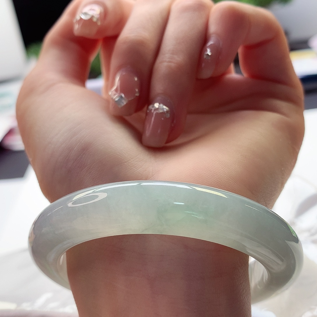 翡翠手镯未镶嵌天然翡翠57-58泥鳅背晴绿