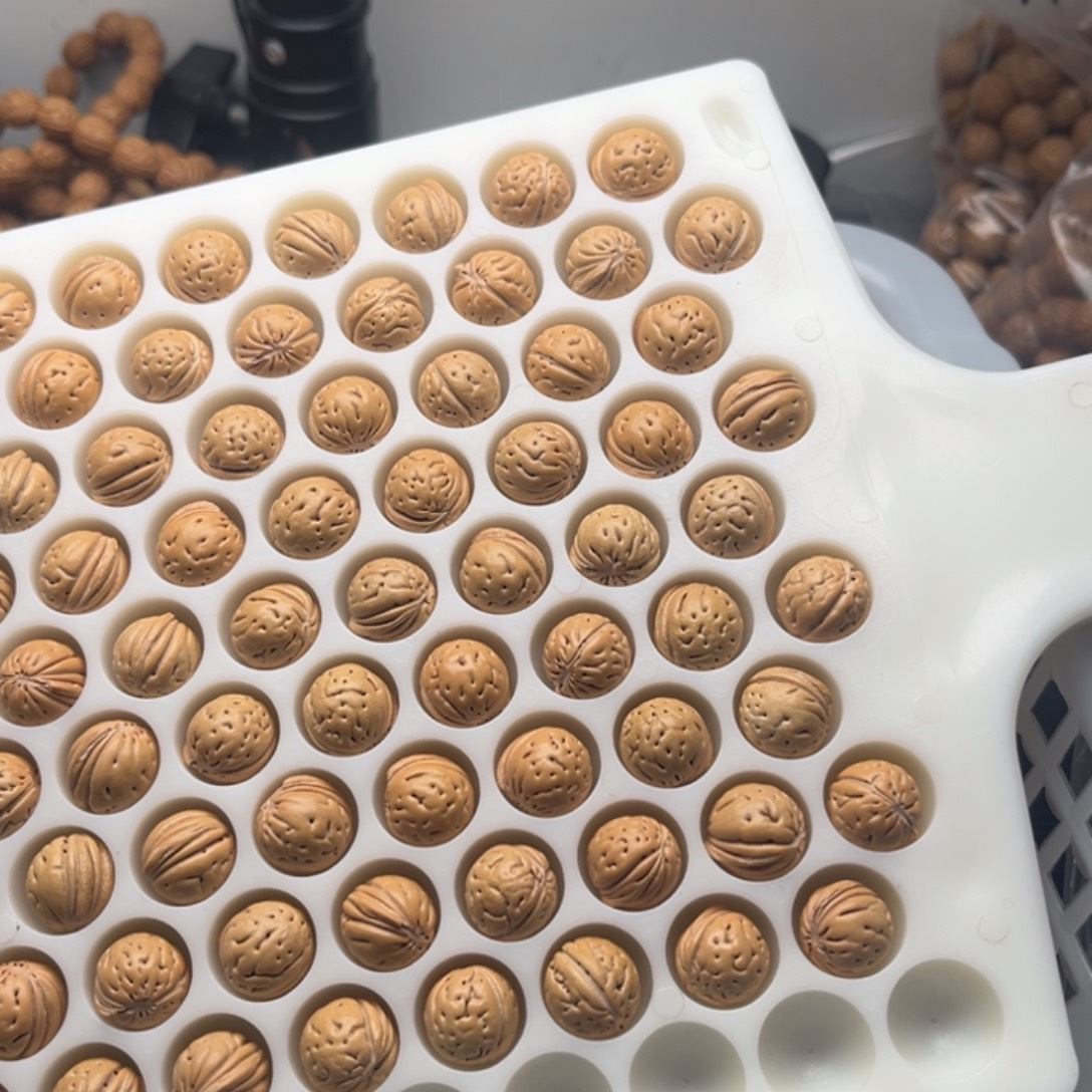 小***板文玩核桃吊坠野生小桃核必须玩红