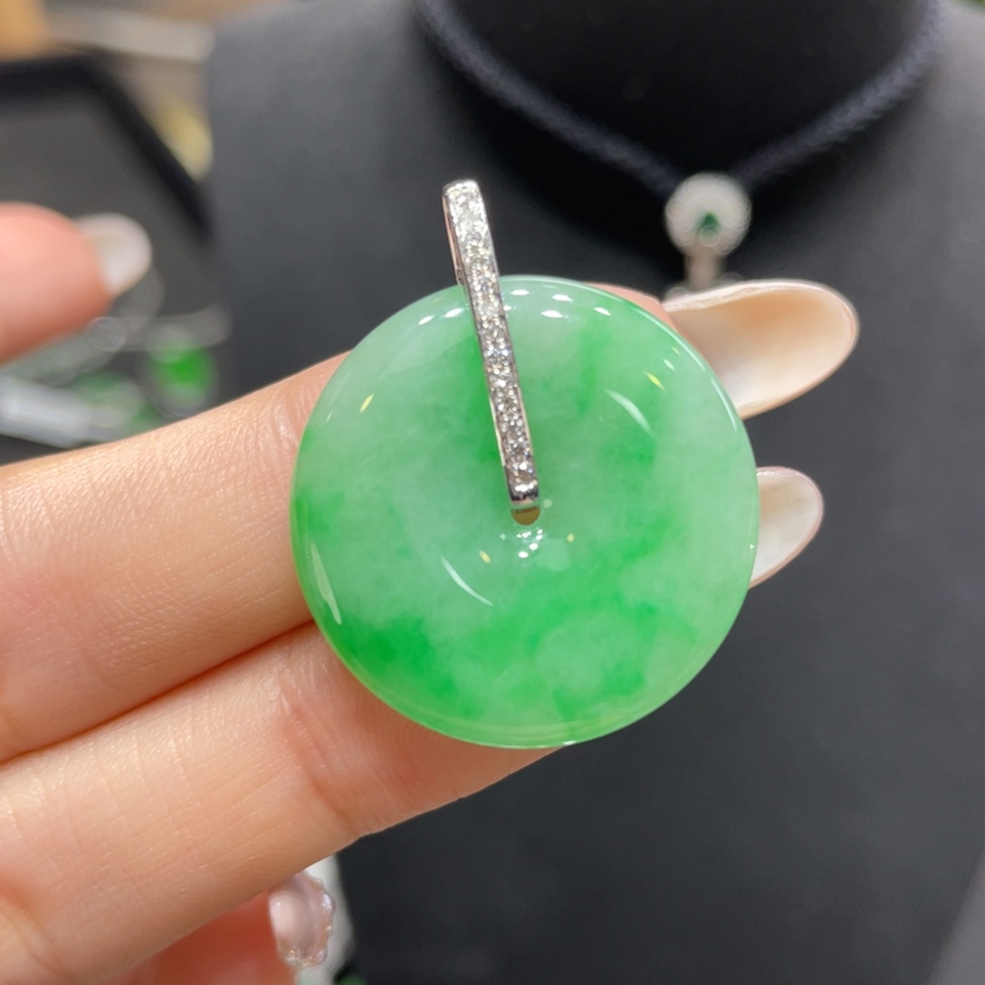 翡翠颈饰18K金镶嵌天然缅甸翡翠a货