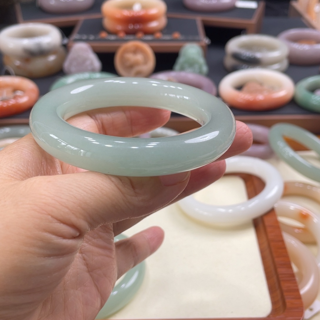 石英岩玉手镯未镶嵌