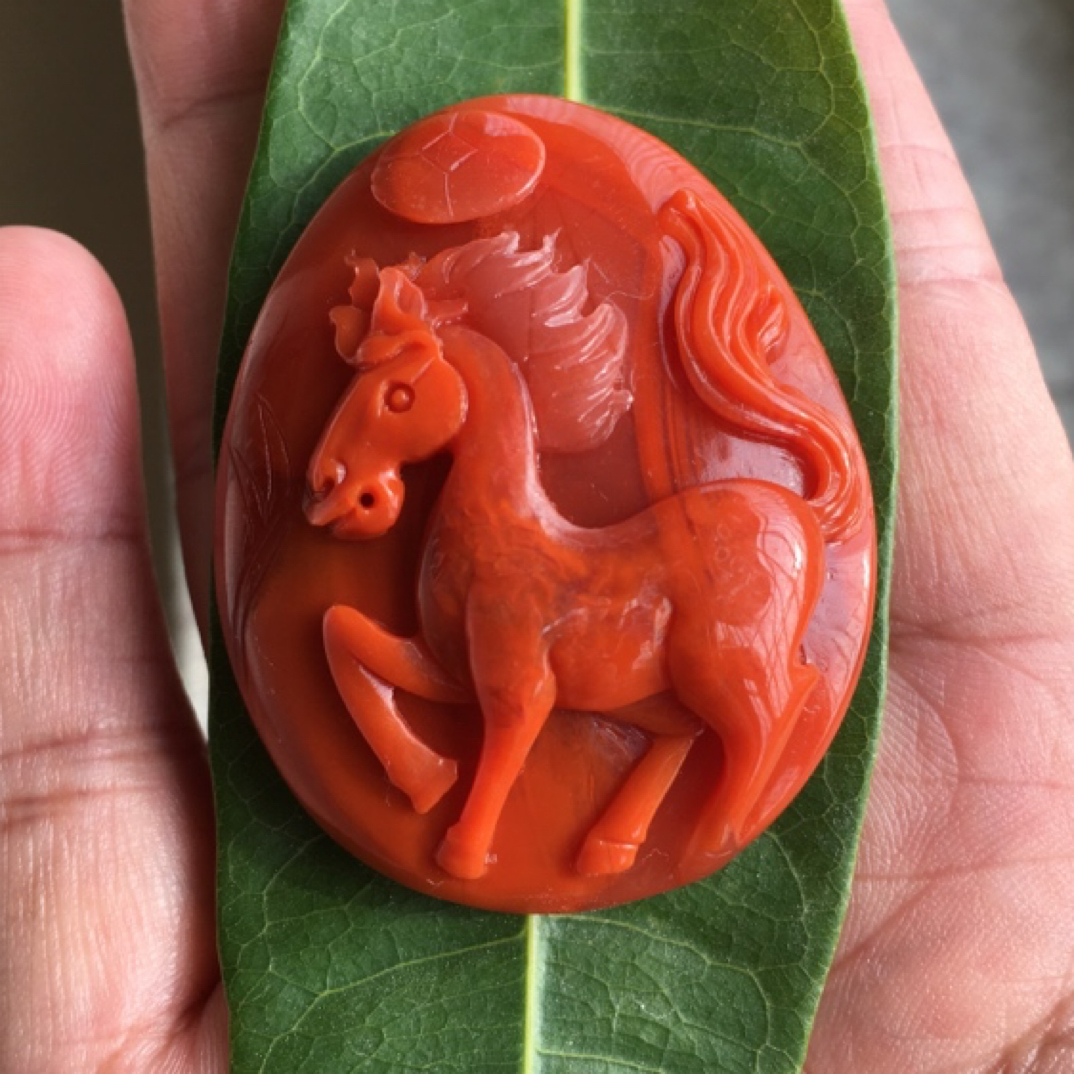 马牌吊坠凉山柿子红南红马牌吊坠属马吉祥物饰品男女款颜色红润