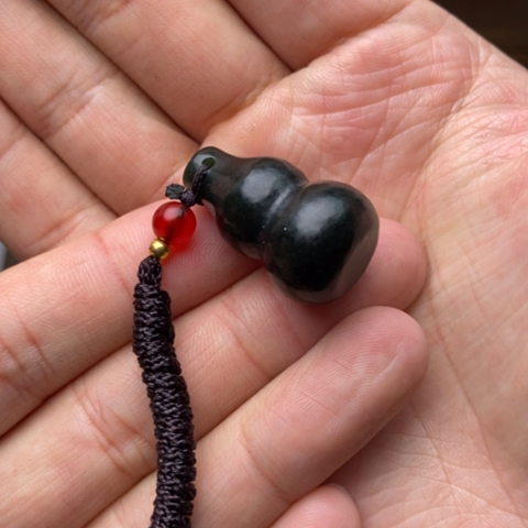 泗***人和田玉未镶嵌颈饰