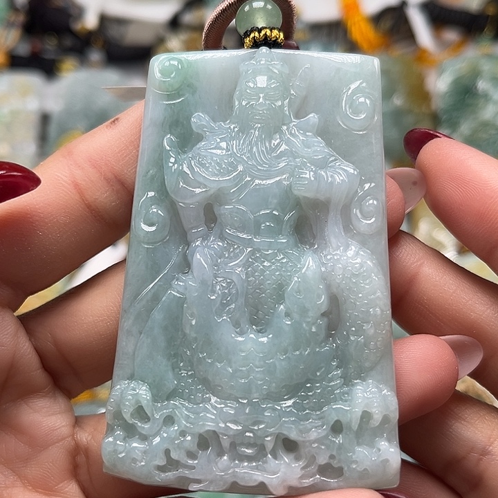 翡翠未镶嵌颈饰关二爷