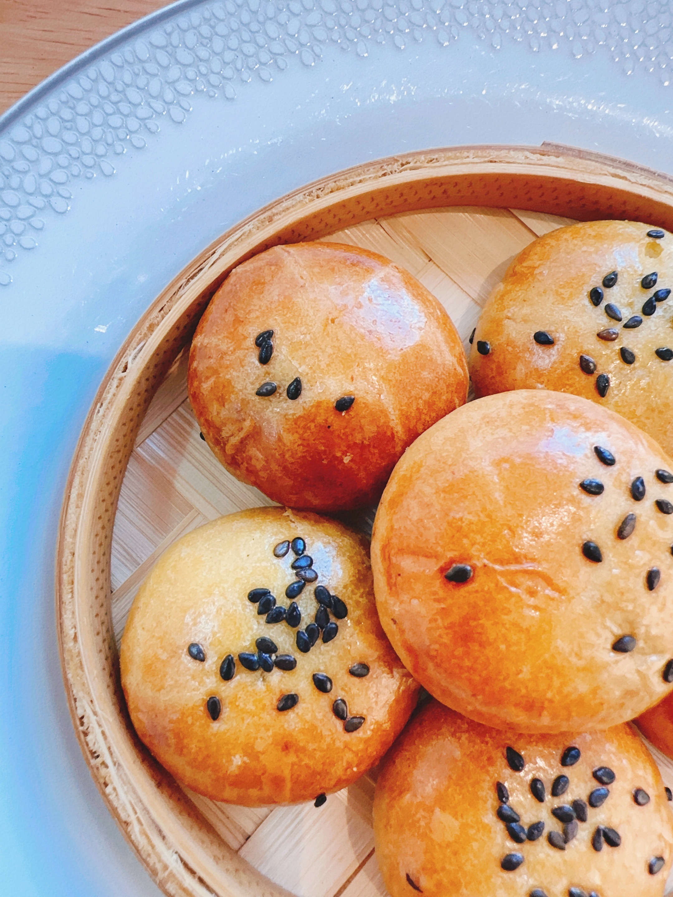 【咩咩专属】老咩阿彤表妹抢着吃一颗都不留给咩夫的紫菜肉丝饼