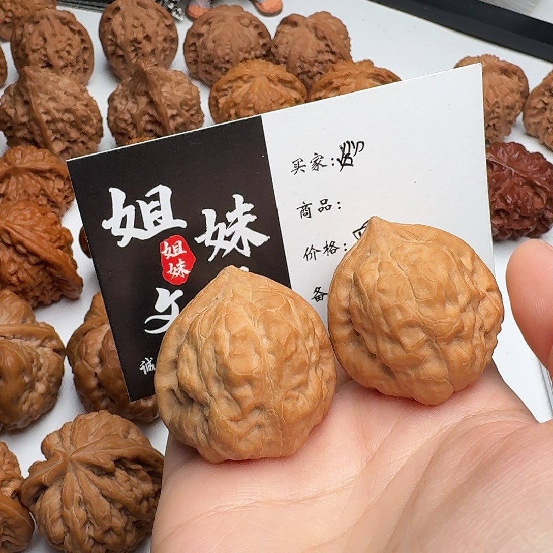 燚***坤桃核吊坠古蝉娃娃