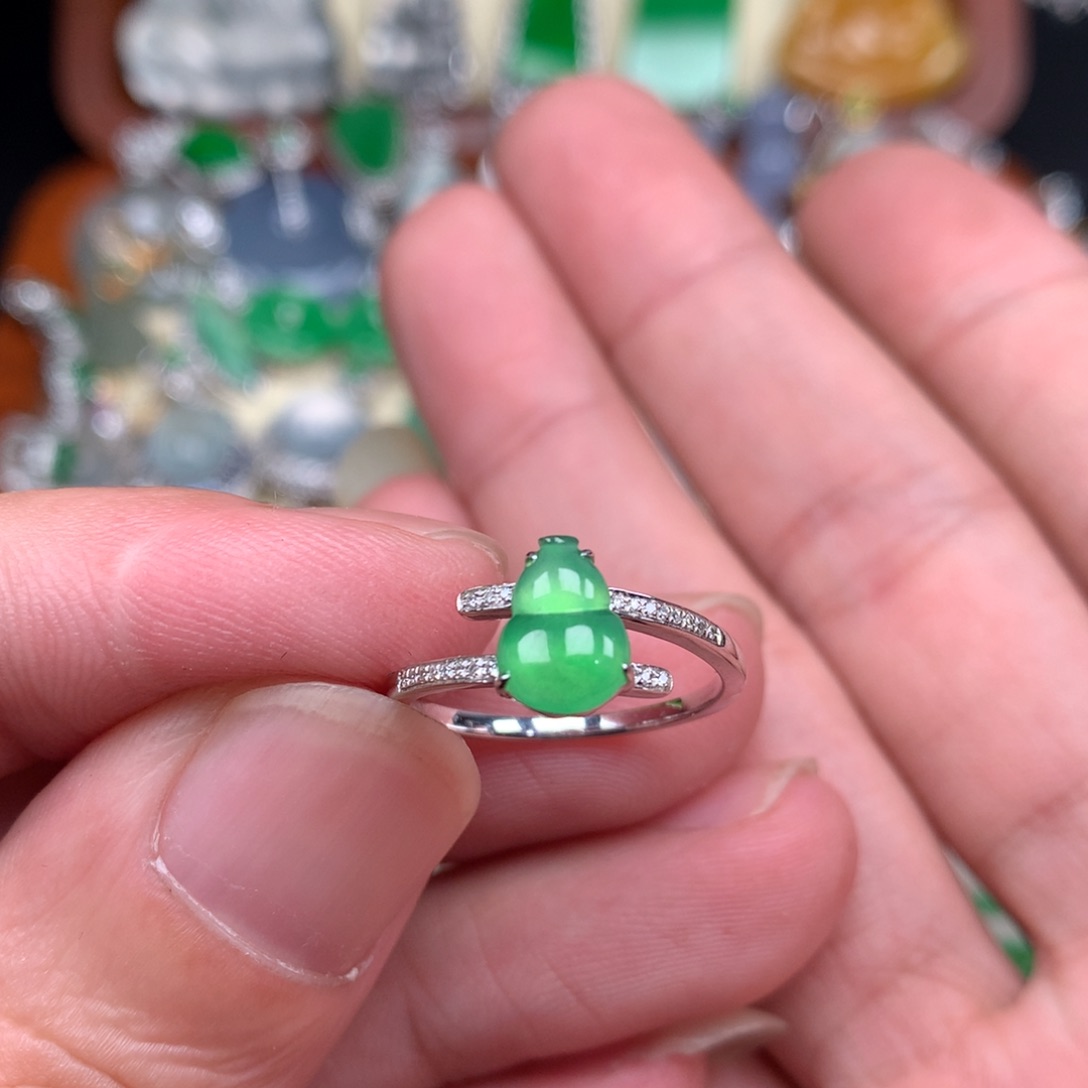 翡翠戒指18K金镶嵌葫芦