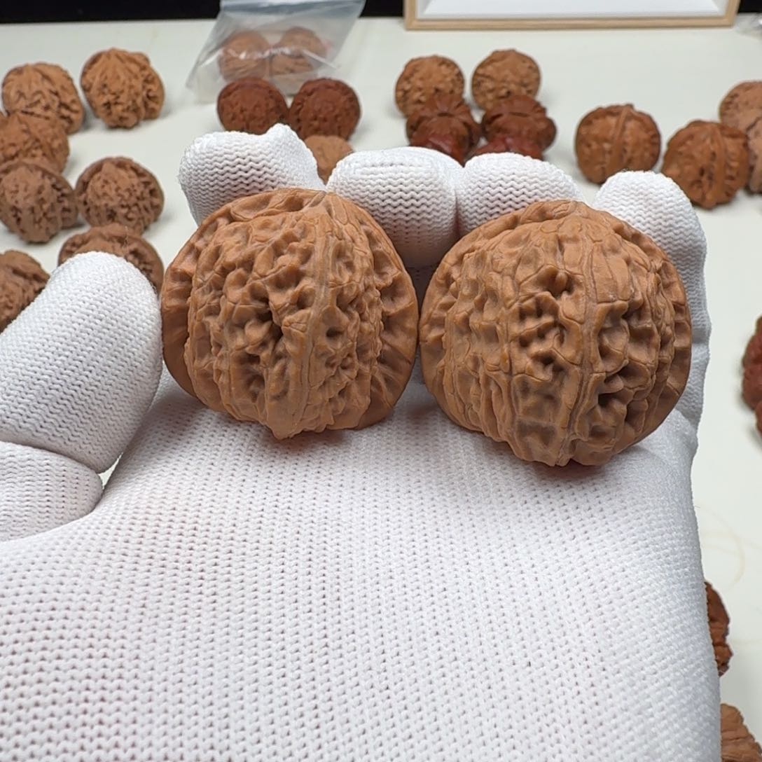 文玩核桃把件三角白