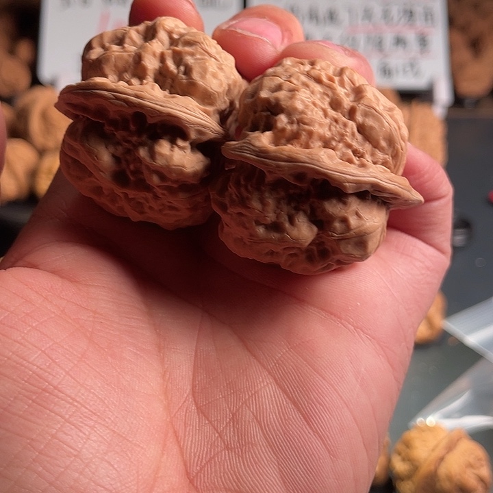 伊***娃吊坠文玩核桃11111