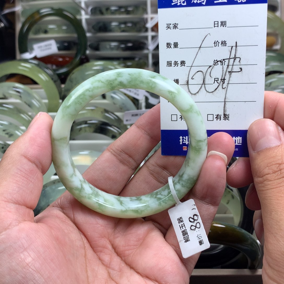 蛇纹石玉手镯未镶嵌
