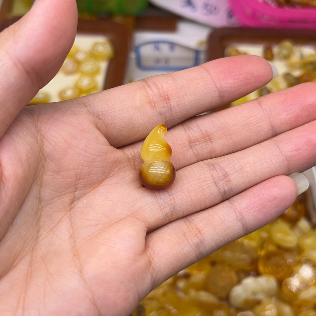 琥珀裸石未镶嵌琥珀