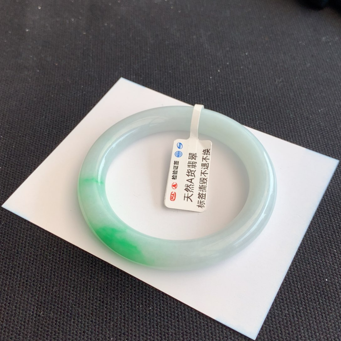 翡翠未镶嵌手镯白底青