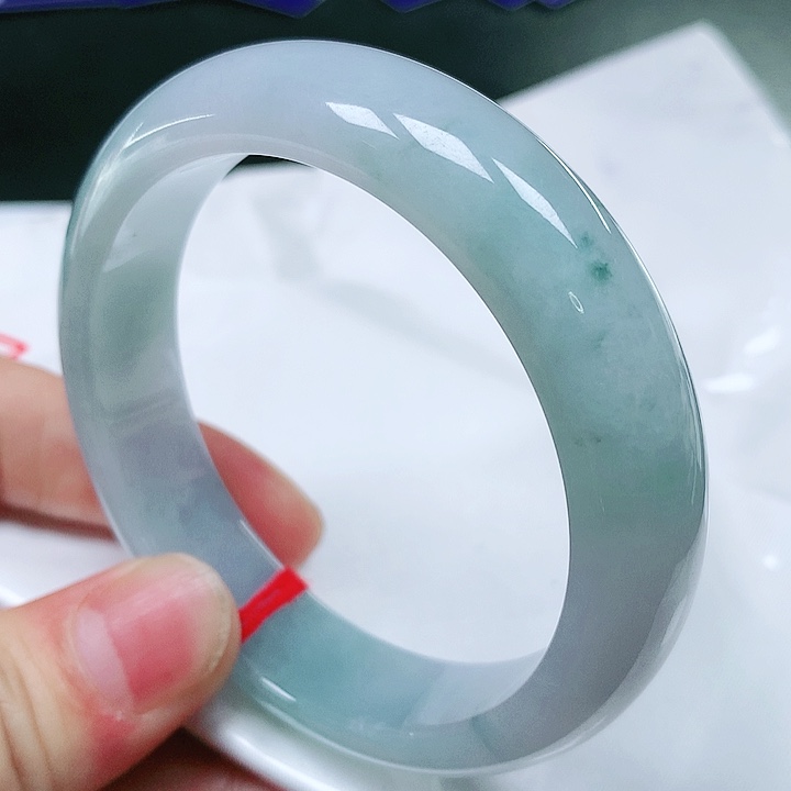 翡翠手镯未镶嵌翡翠手镯未镶嵌