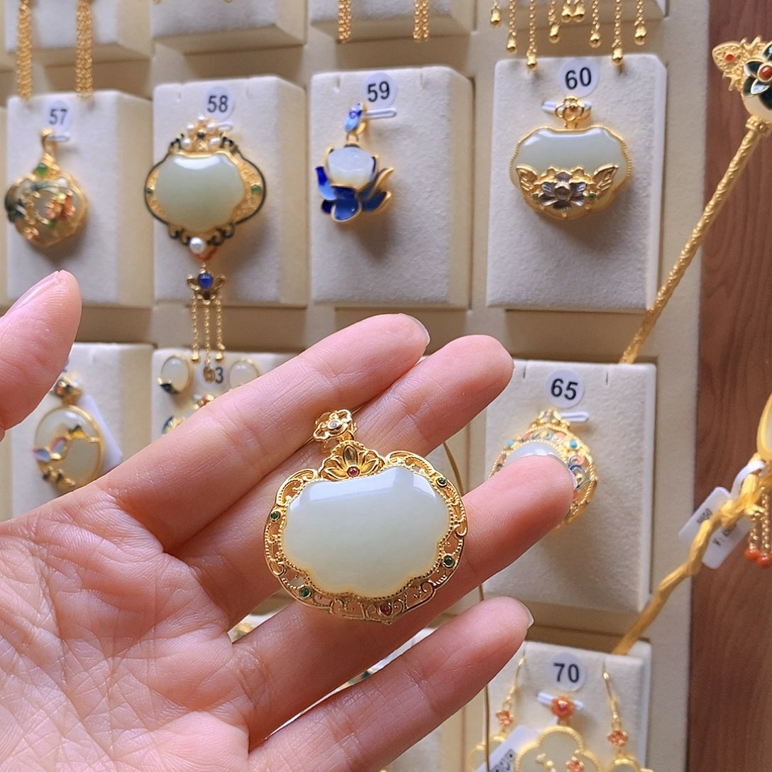 和田玉未镶嵌颈饰