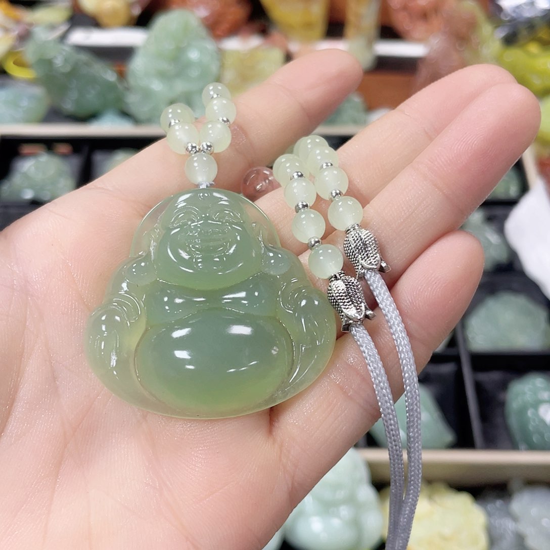 蛇纹石玉未镶嵌颈饰