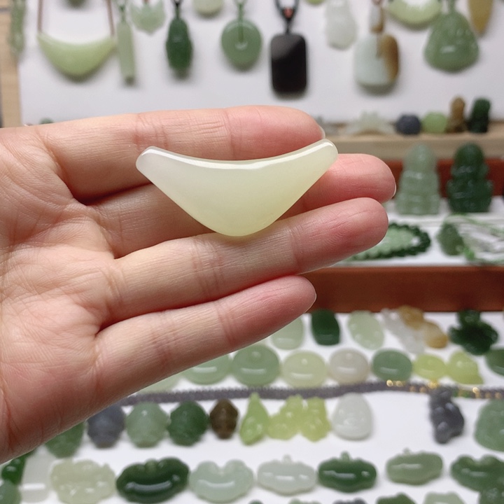 和田玉未镶嵌颈饰