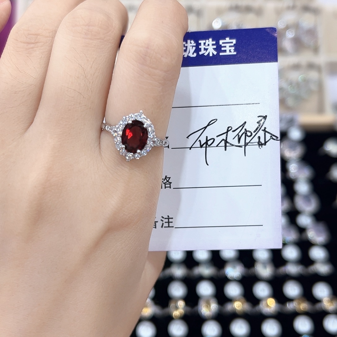 布***泰银S925镶嵌戒指芙蓉石