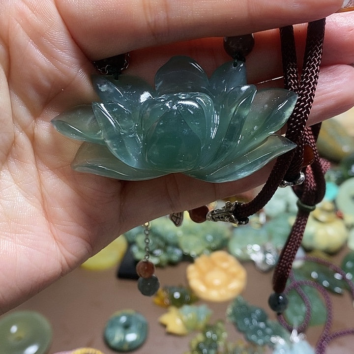 蛇纹石玉吊坠未镶嵌