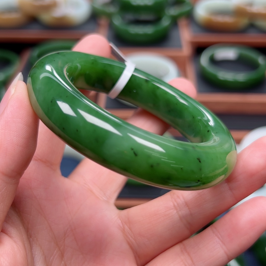 未镶嵌手镯和田玉（碧玉）