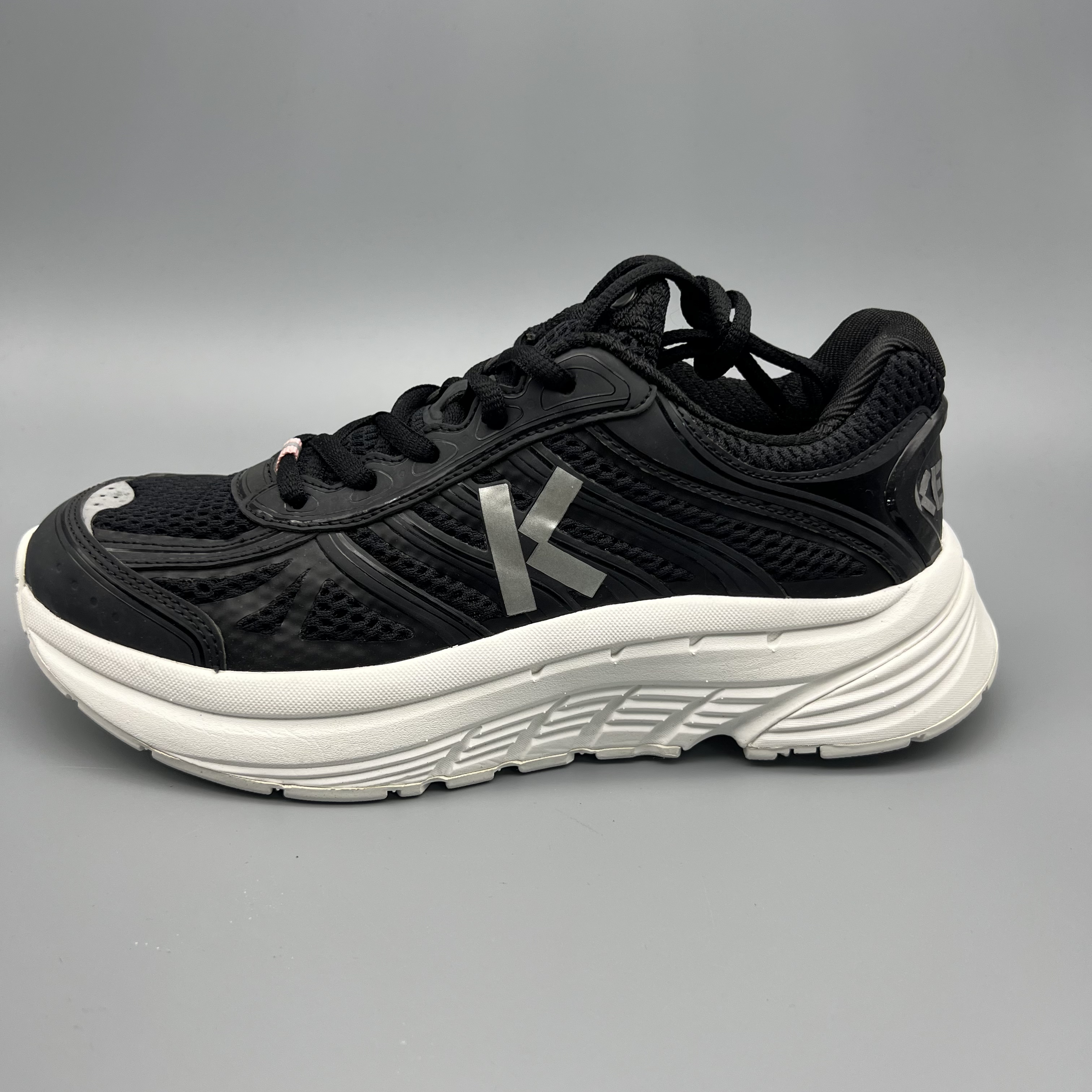 Ke030 肯 黑色透气网面休闲运动鞋