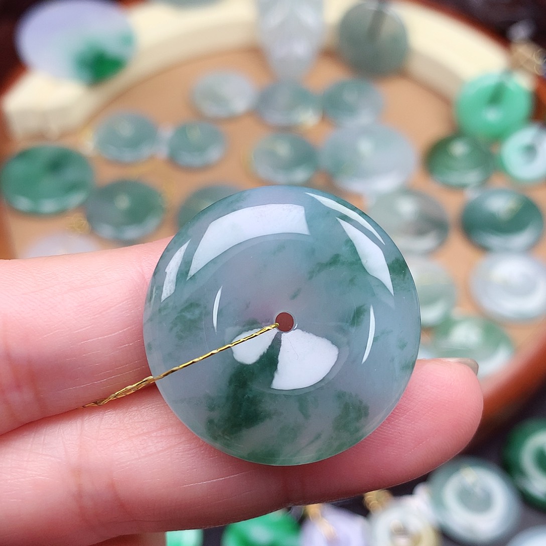 翡翠未镶嵌颈饰平安扣