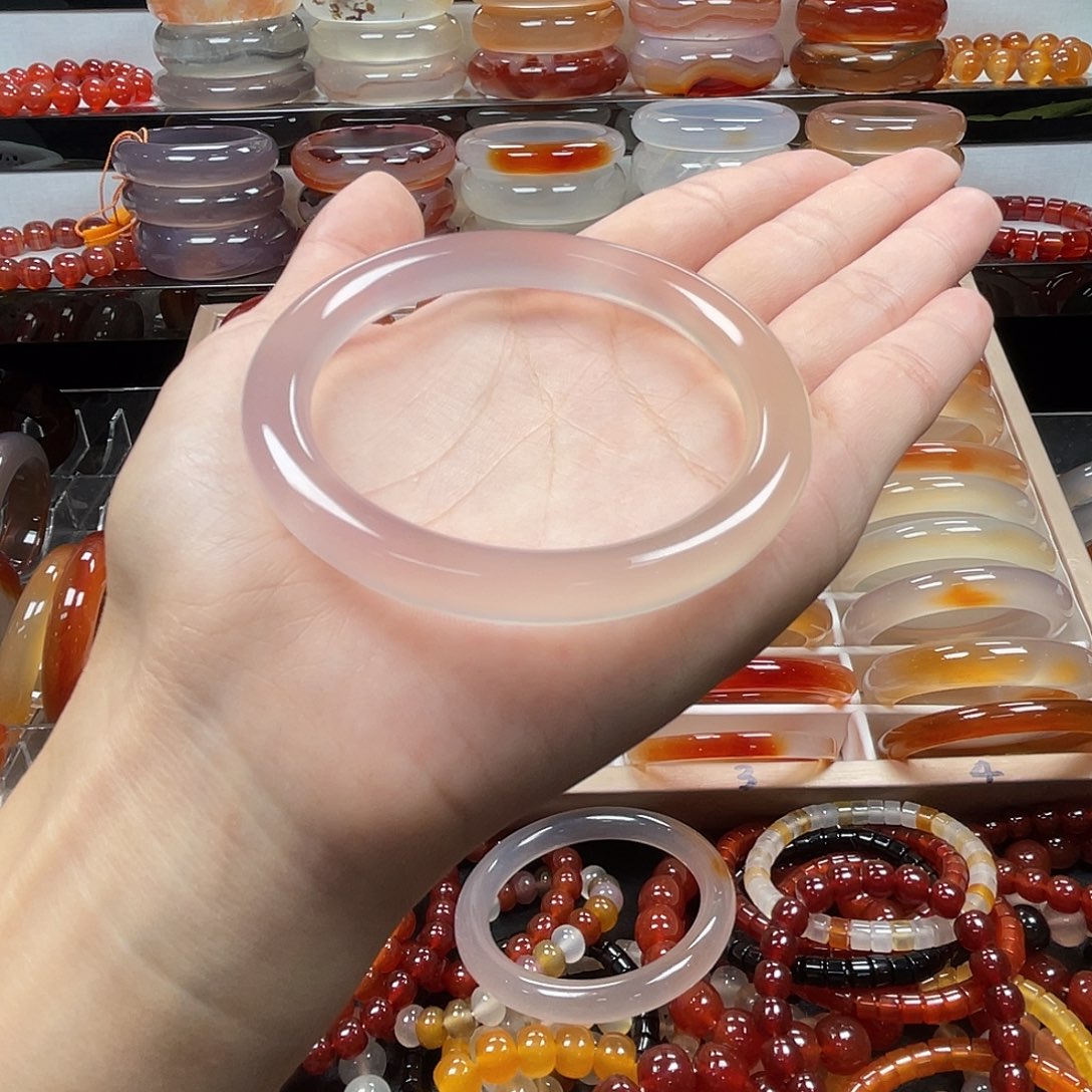 玛瑙/玉髓手镯未镶嵌问*