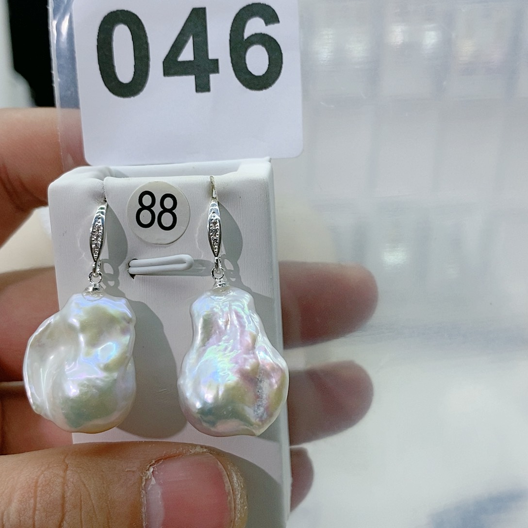 淡水珍珠颈饰合金