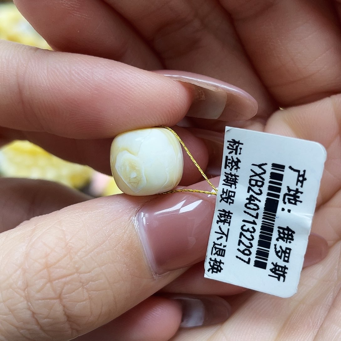 琥珀珠宝奇石未镶嵌12*11mm瑕疵福利款