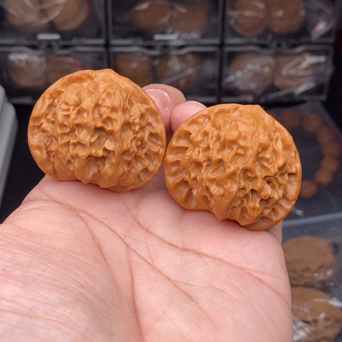 核桃把件42左右龙鳞纹