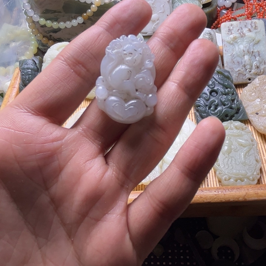 熠***和田玉（糖玉）未镶嵌挂件