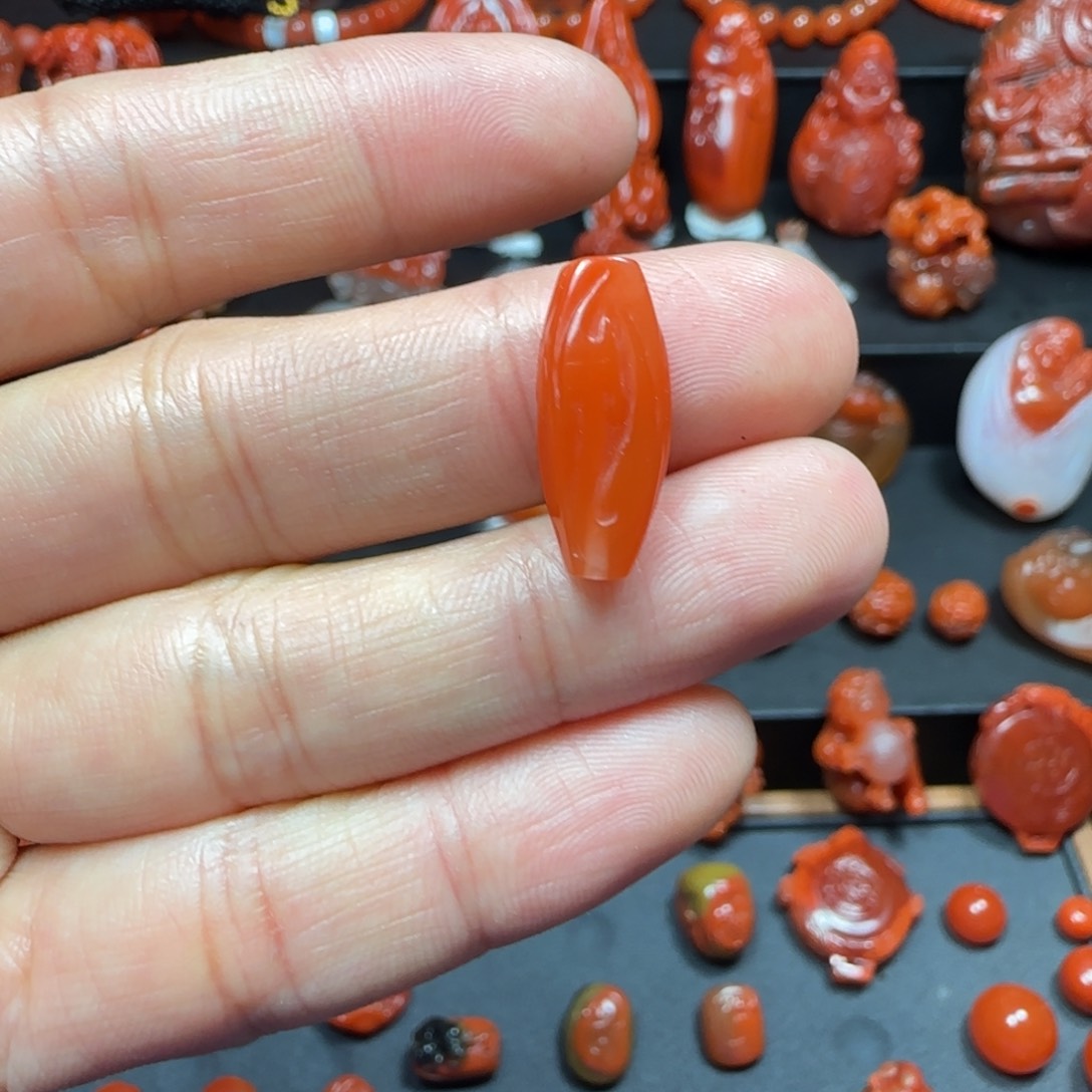 南红玛瑙挂件未镶嵌