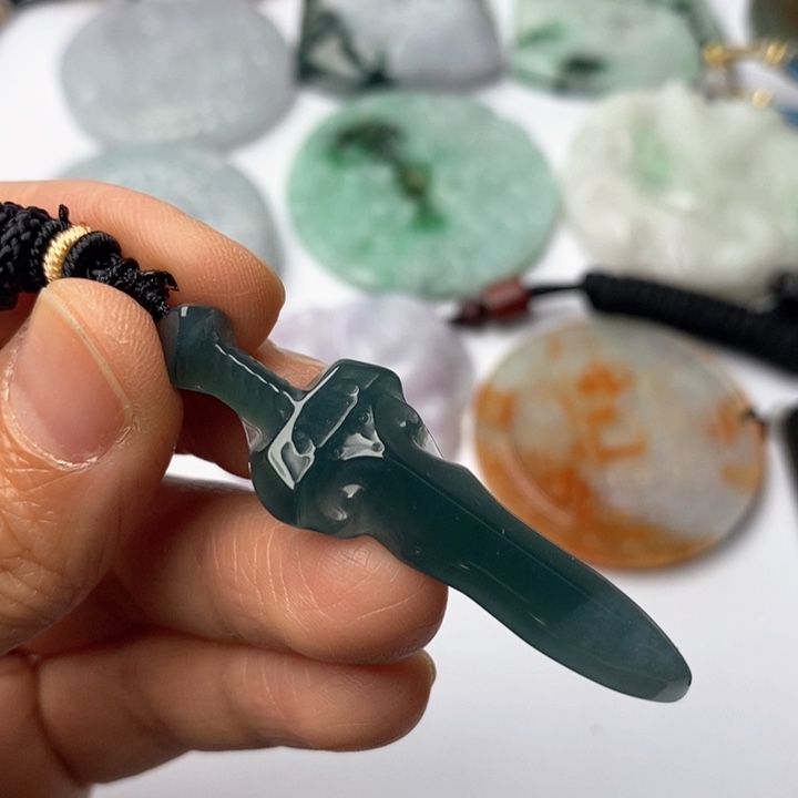 翡翠未镶嵌颈饰翡翠