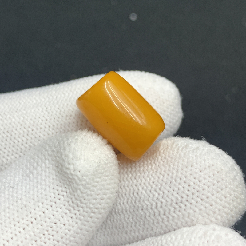 Q1147保真原矿俄料尺寸10.8*16.8mm蜜蜡单颗马蹄斜切顶珠微瑕放漏