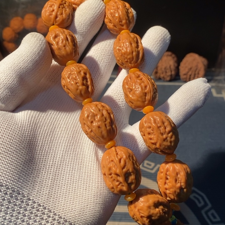 文玩核桃手串……8