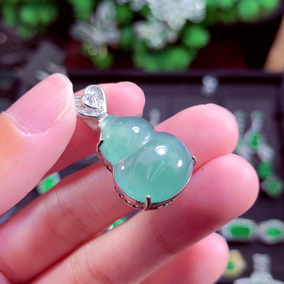 颈饰未镶嵌翡翠天然