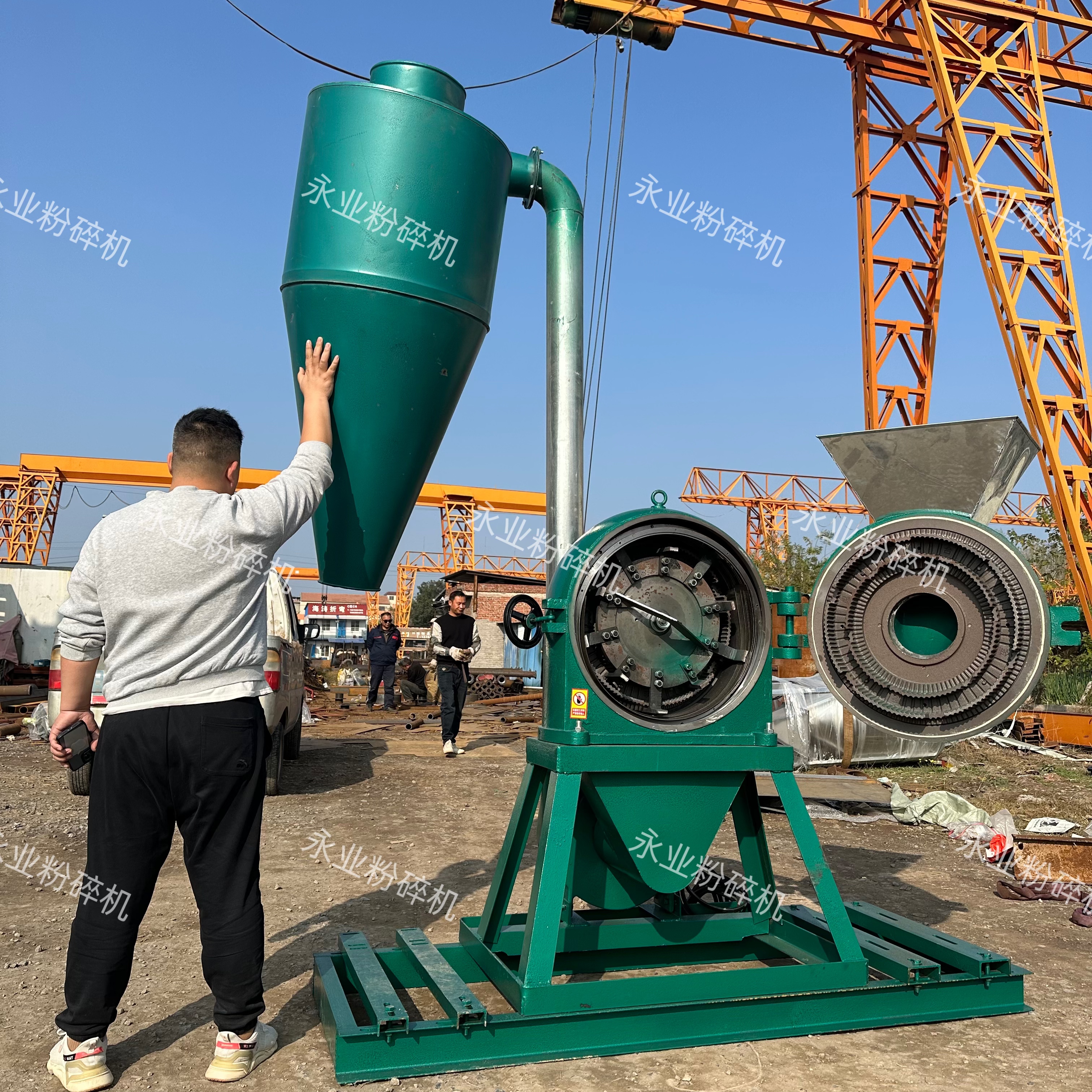 山东双工大型700齿盘粉碎机玉米五谷杂粮大料泡水大米中药磨粉机