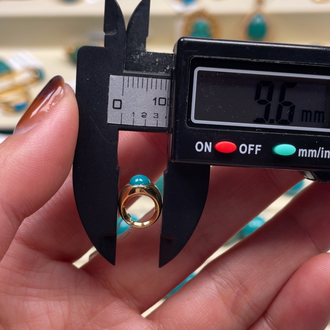 18K金镶嵌绿松石珠宝奇石卡环