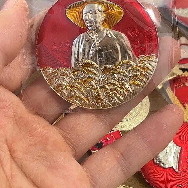 毛***先像章一一一一一高贵轻